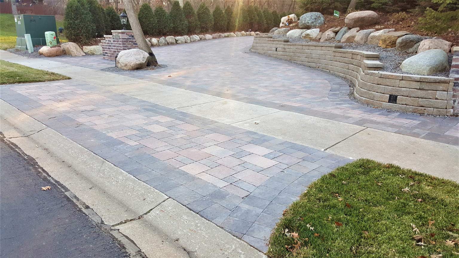 paver-driveway-large-mn-scaled
